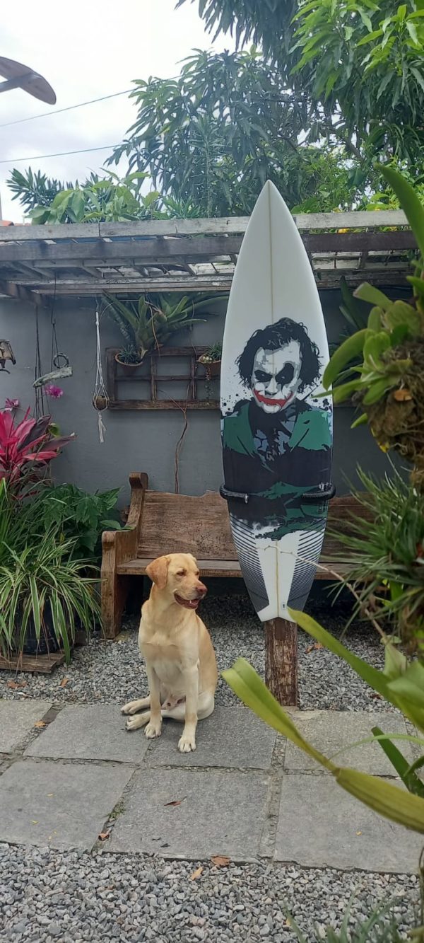 Prancha de Surf Doctor Surf Bunny Chow 5'11" branca com desenho do Coringa deck