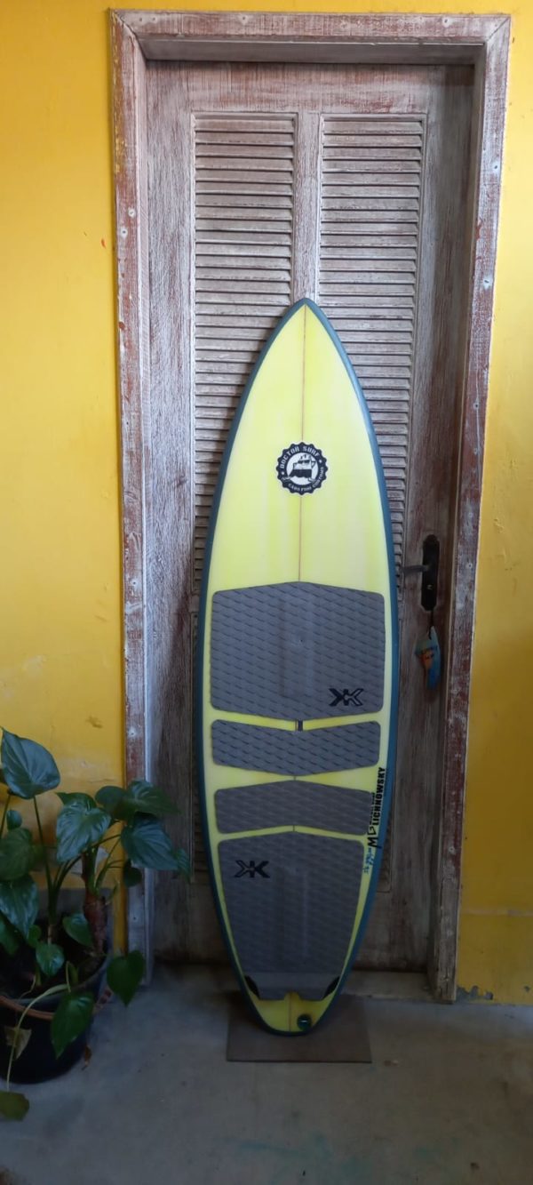 Prancha Kitewave Doctor Surf MG 5'6" Seminova com quilhas e deck