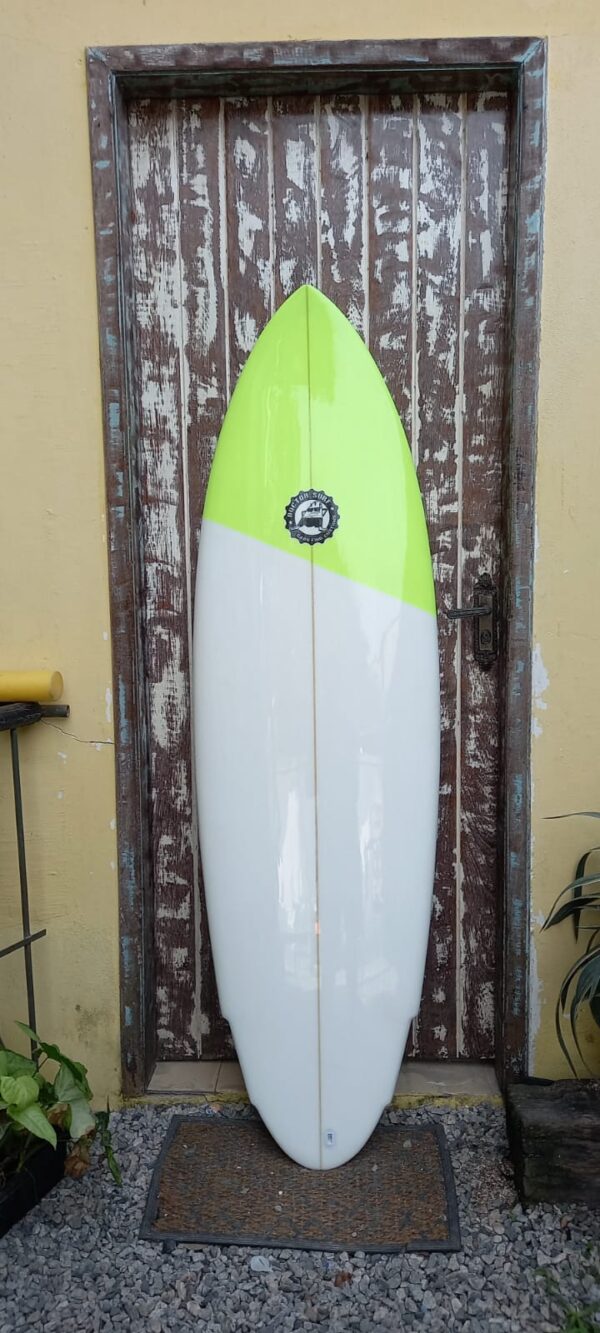 Prancha DW Turbo 5’10″ Doctor Surf pintura flúor 