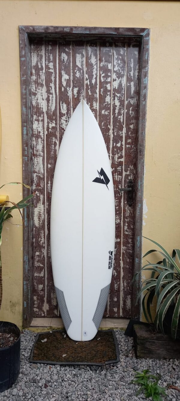 Prancha Surf Voltz 5'9" High Performance Carbono no Deck e na Longarina