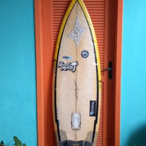 Prancha Local Motion 5'10" Seminova Licenciada Havengar Surfboards com Deck