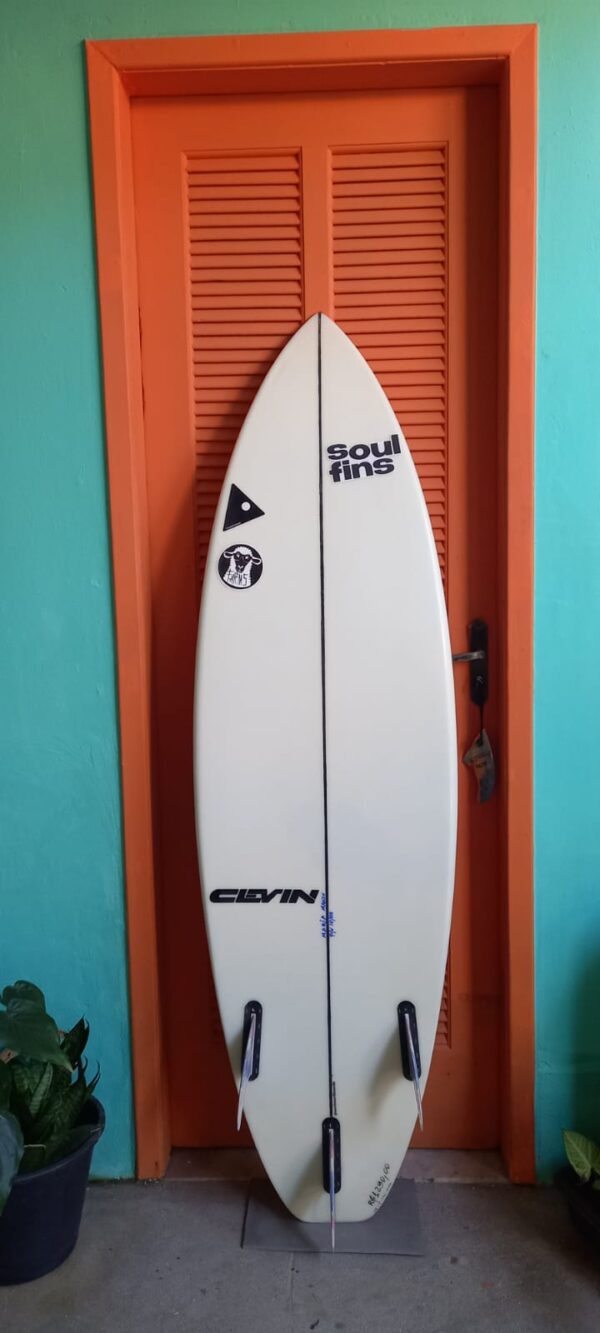 Prancha Surf Clevin 5'8" Seminova com Deck e Quilhas
