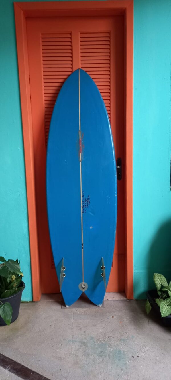 Prancha Surf Fish 5'10" Pastor Seminova com Quilhas Rainbow Fin Importada