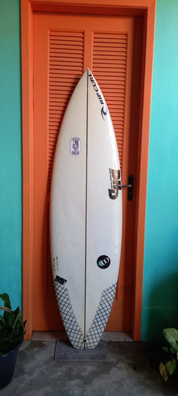 Prancha Surf DHD 5'10" Rip Curl Seminova com Quilhas Pavani e Carbono na Rabeta