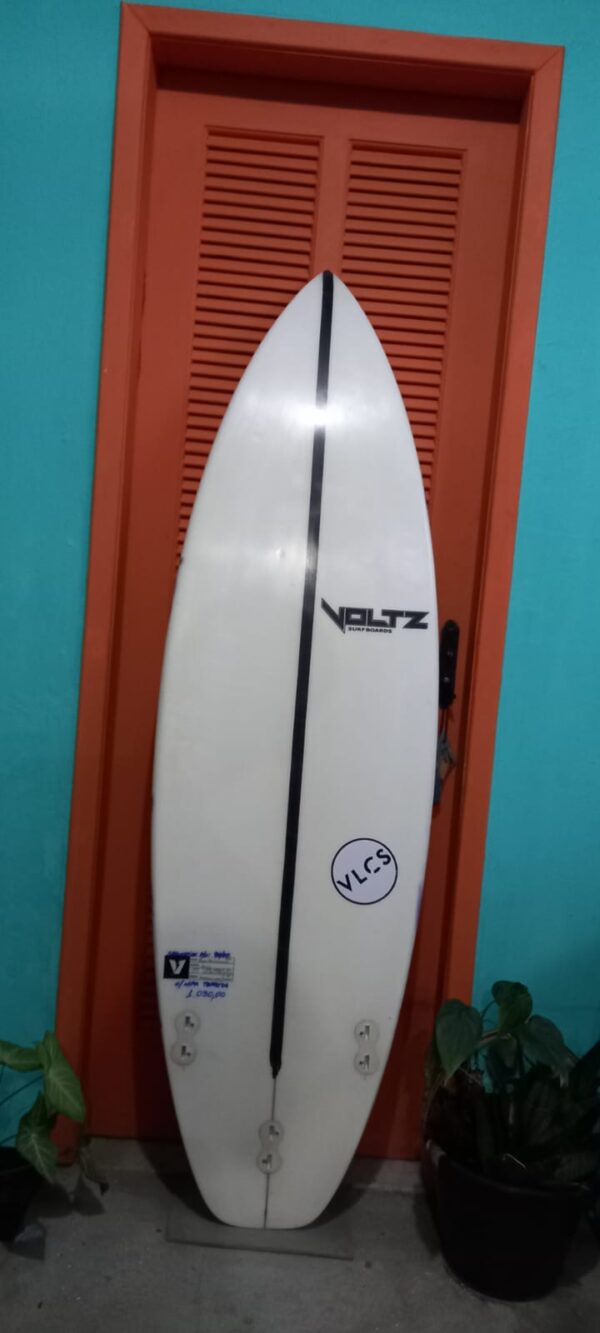 Prancha Surf Voltz 5'11" Seminova com Deck e Capa Térmica