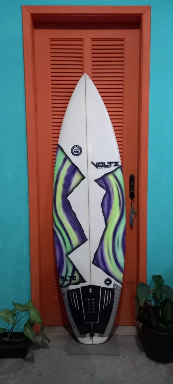 Prancha Surf Voltz 5'11" Seminova com Deck e Capa Térmica