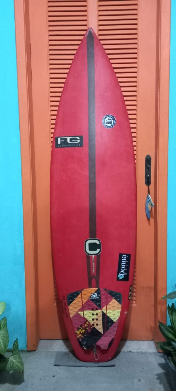 Prancha Surf 5'10" Fabio Gouveia Concept Seminova com Deck