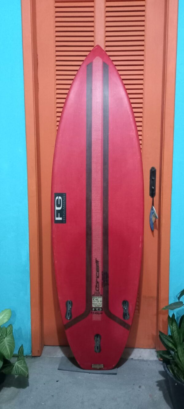 Prancha Surf 5'10" Fabio Gouveia Concept Seminova com Deck