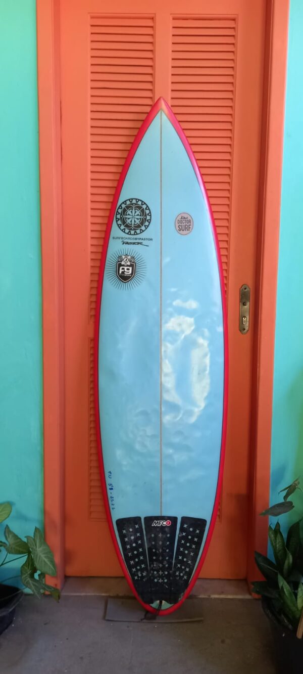 Prancha Surf Pastor 5'8" Seminova com Deck