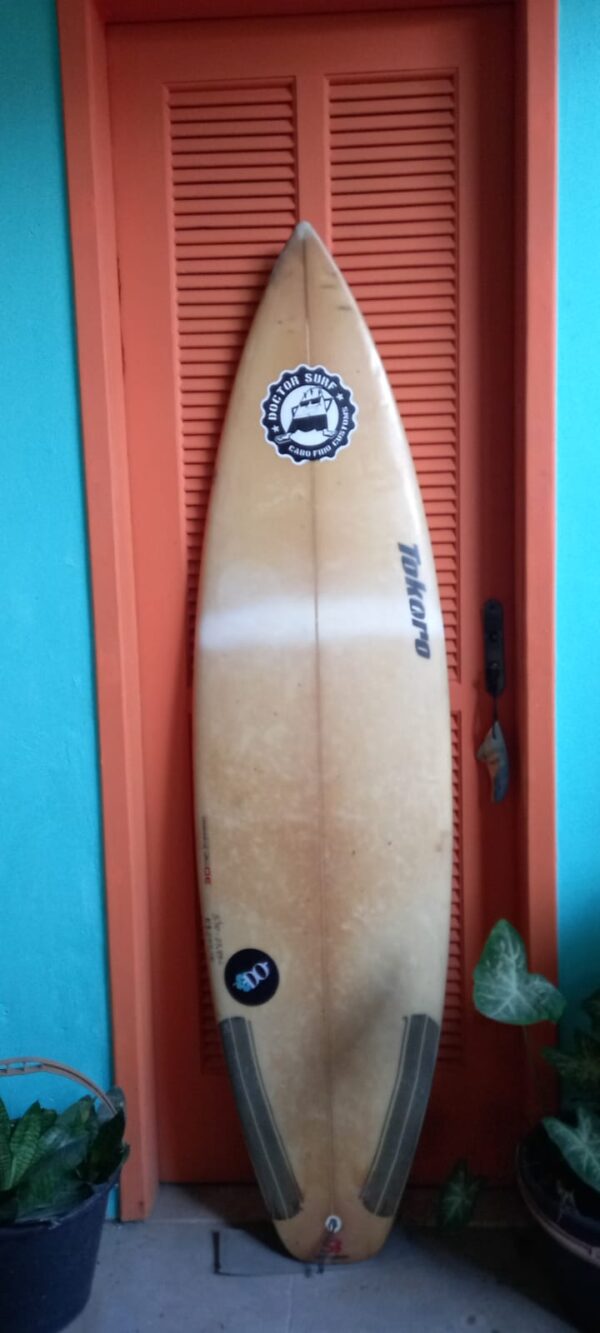 Prancha Surf Tokoro 5'10" Seminova com Quilhas