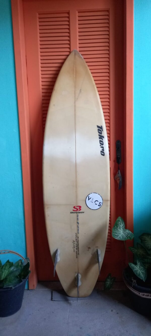 Prancha Surf Tokoro 5'10" Seminova com Quilhas