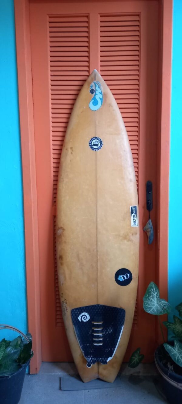 Prancha Surf Mudinho 5'8" Seminova com Quilhas e Deck