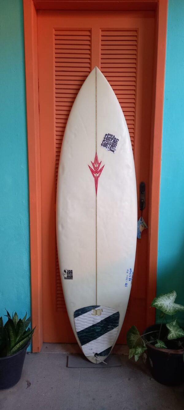 Prancha Surf 5'11" Wetwork Seminova Egg Style High Performance com Deck