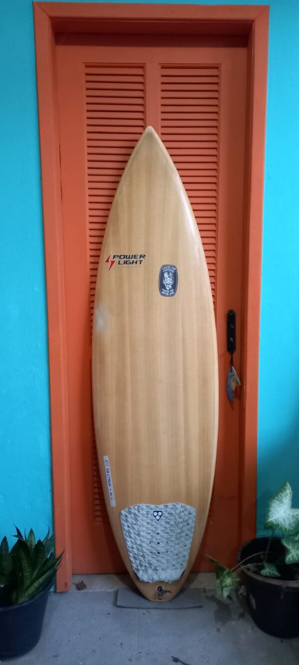 Prancha Surf 5'11" Powerlight Seminova com Deck