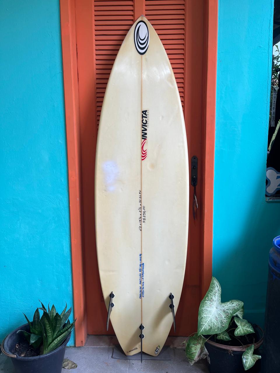 Prancha Surf 6'2" Invicta Seminova com Quilhas e Deck