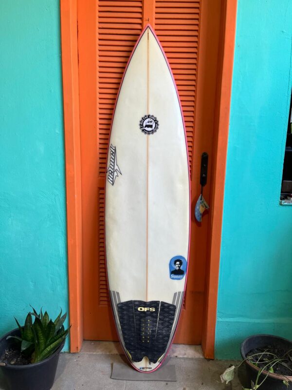 Prancha Surf 5'8" Hennek Sunny Seminova com Deck