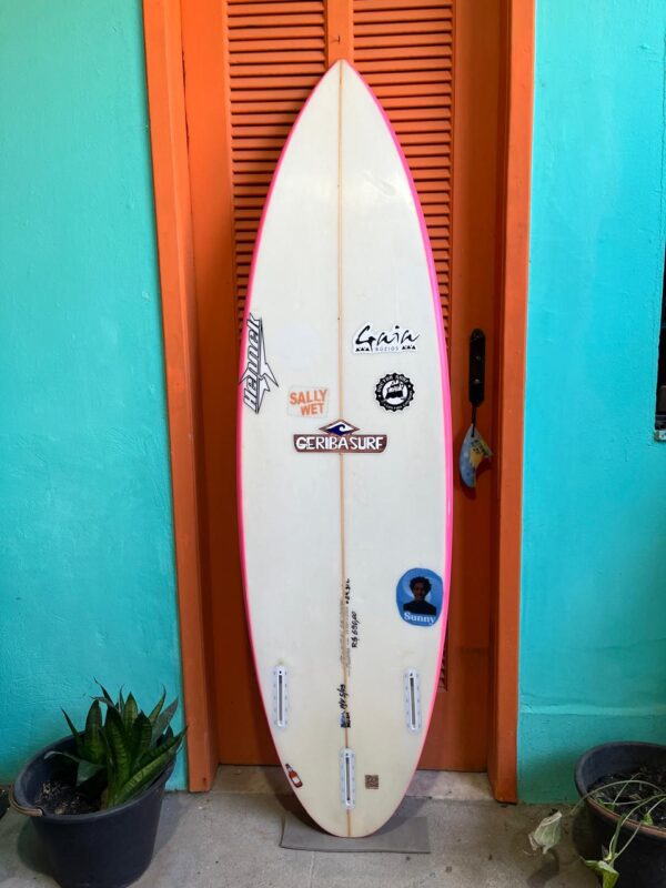 Prancha Surf 5'8" Hennek Sunny Seminova com Deck