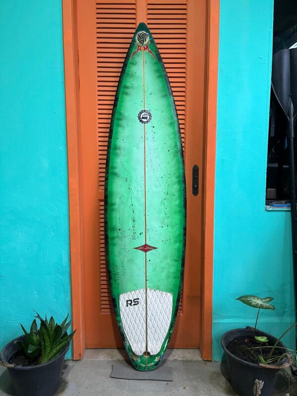 Prancha Surf 6'2" RM Seminova com Deck e Quilhas