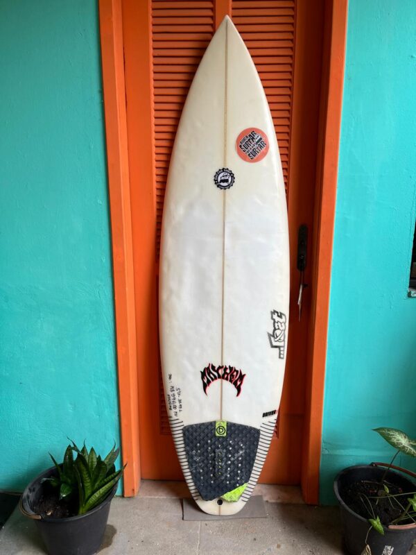 Prancha Surf 5'11" Lost Driver 2.2 Seminova com Deck