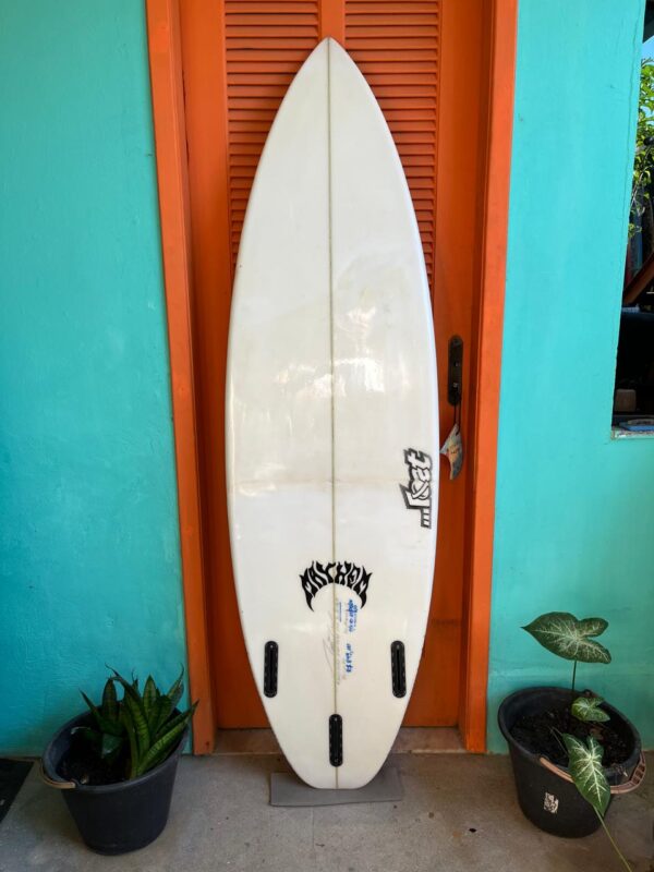 Prancha Surf 5'11" Lost Seminova com Deck