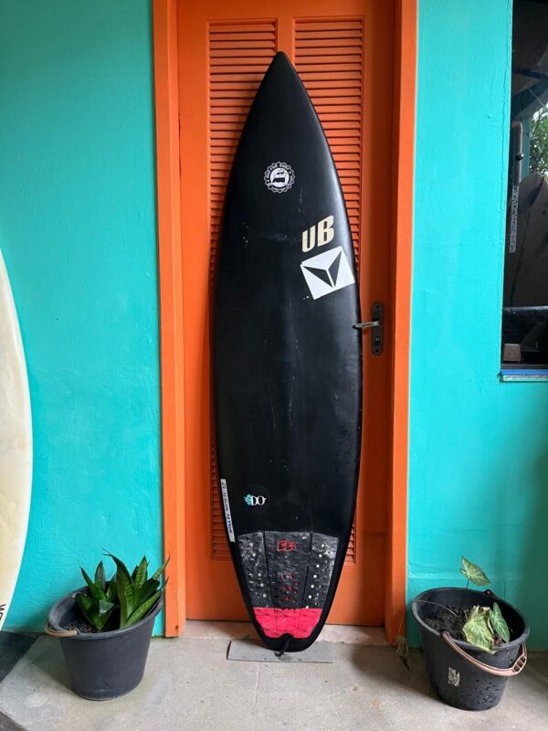 Prancha Surf 6'2" UB Seminova com Deck