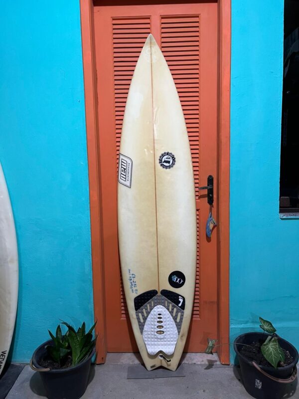 Prancha Surf New 6'3" Seminova com Deck