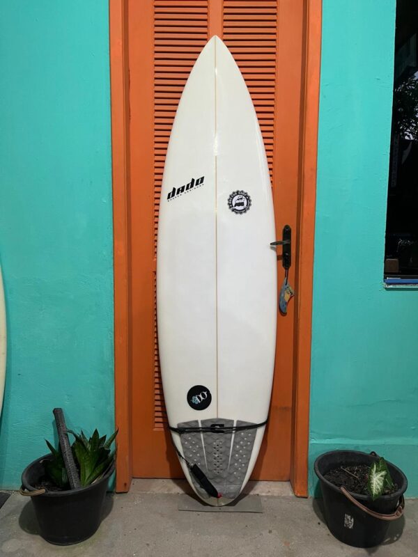 Prancha Surf Dado 6'1" Seminova com Quilhas e Deck