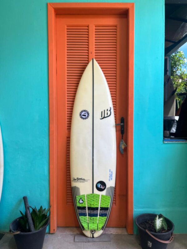 Prancha Surf UB 5'6" Sword Seminova com Deck