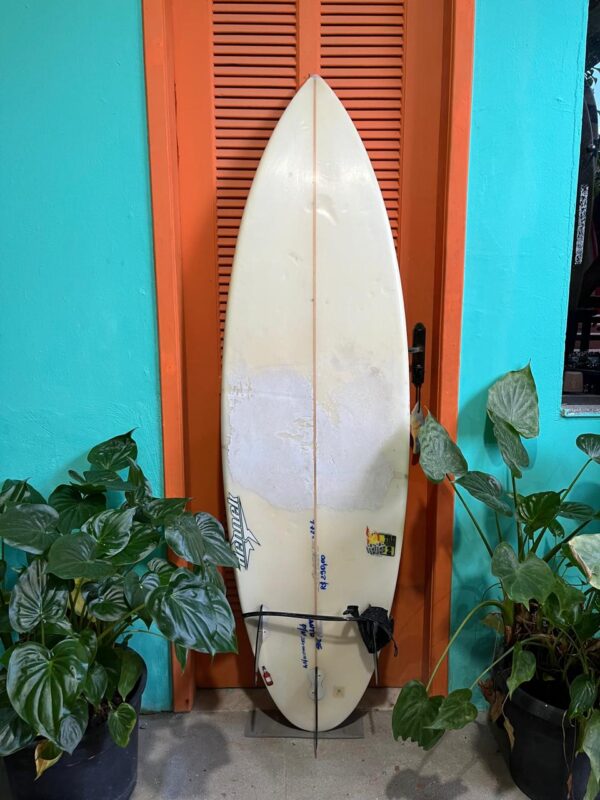 Prancha Surf Henneck 5'10" Seminova com Deck e Quilhas
