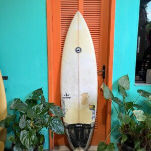 Prancha Surf Henneck 5'10" Seminova com Deck e Quilhas