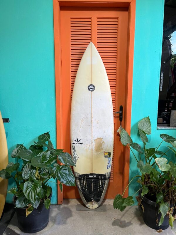 Prancha Surf Henneck 5'10" Seminova com Deck e Quilhas