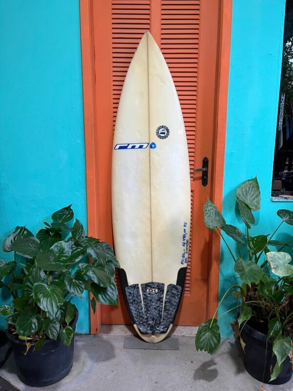 Prancha Surf RM 5'11" Seminova com Deck