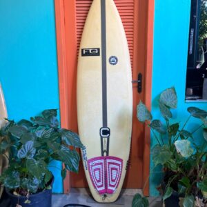 Prancha Surf Concept 6'0" Fabio Gouveia Seminova com Quilhas, Deck, Leash e Capa Térmica