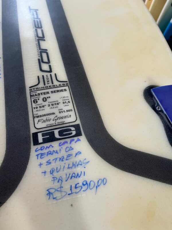 Prancha Surf Concept 6'0" Fabio Gouveia Seminova com Quilhas, Deck, Leash e Capa Térmica