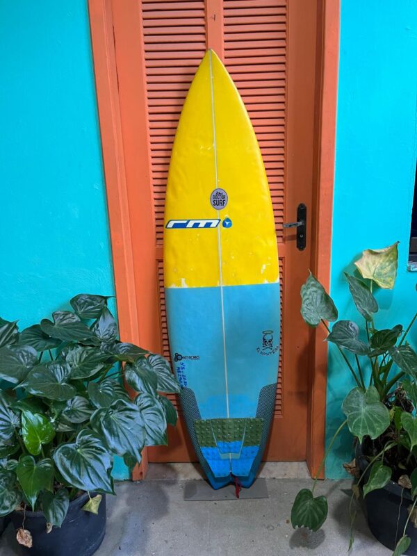 Prancha Surf 5'5" RM Seminova com Deck