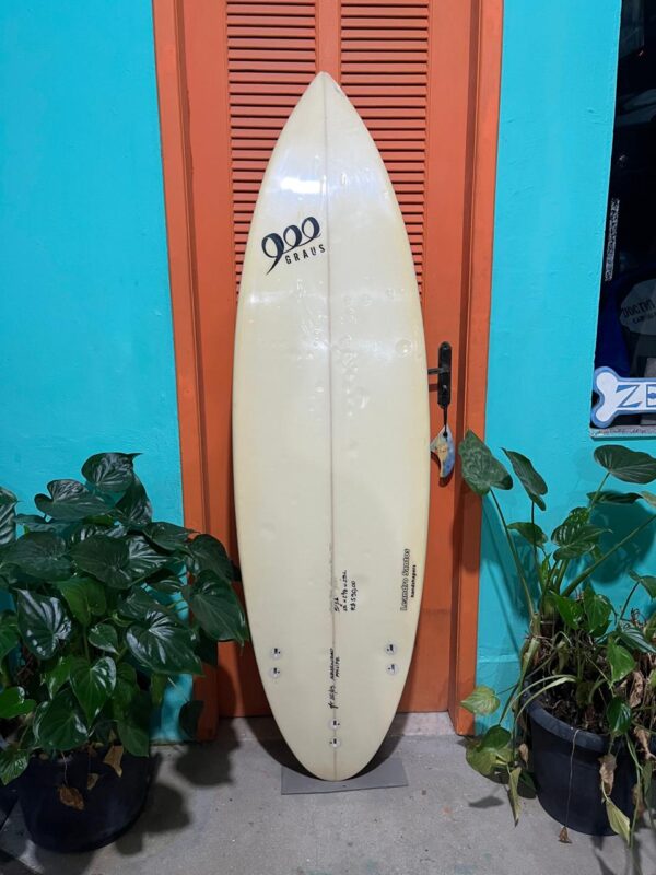 Prancha Surf 5'11" Leandro Santos Seminova com Deck