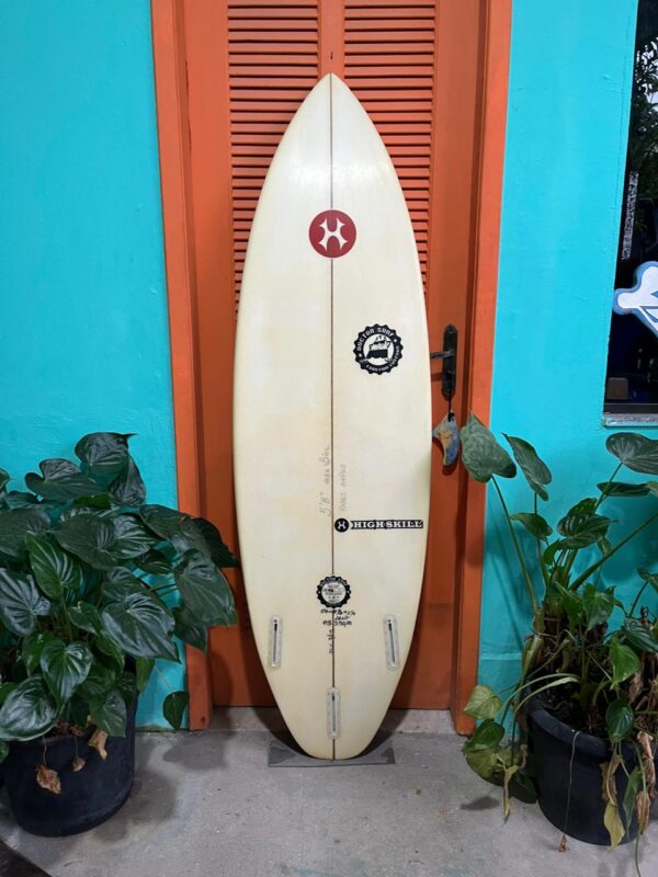 Prancha Surf HighSkill 5'8" Seminova com Deck