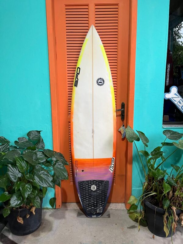Prancha Surf 6'0" Seminova com Deck e Capa Térmica