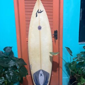 Prancha Surf Rusty 5'6" Seminova com Deck e Quilhas