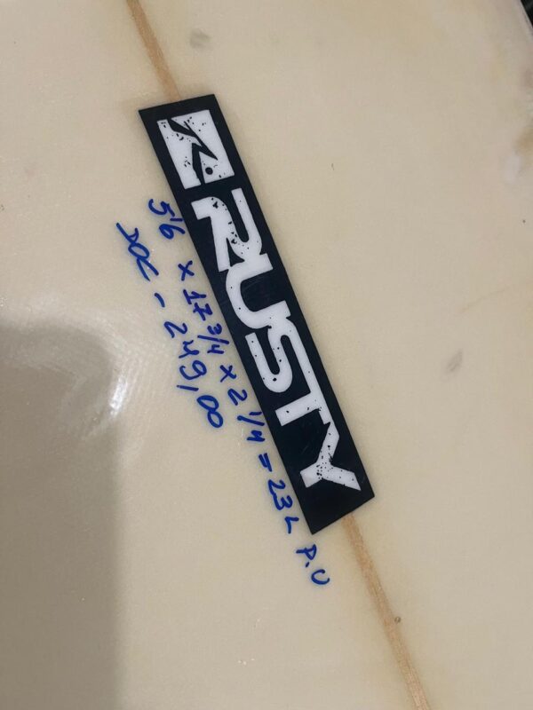 Prancha Surf Rusty 5'6" Seminova com Deck e Quilhas