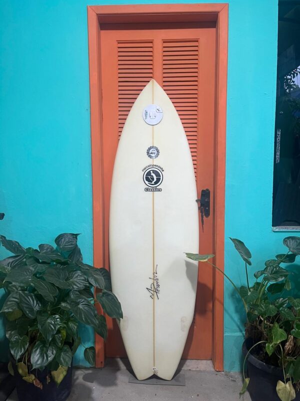 Prancha Surf 5'11" Marcelo Peninha Seminova com Quilhas