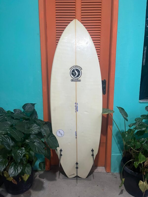 Prancha Surf 5'11" Marcelo Peninha Seminova com Quilhas