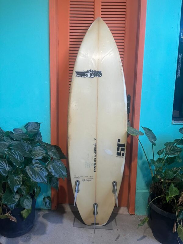 Prancha Surf JS 5'11" Importada Seminova com Deck e Quilhas