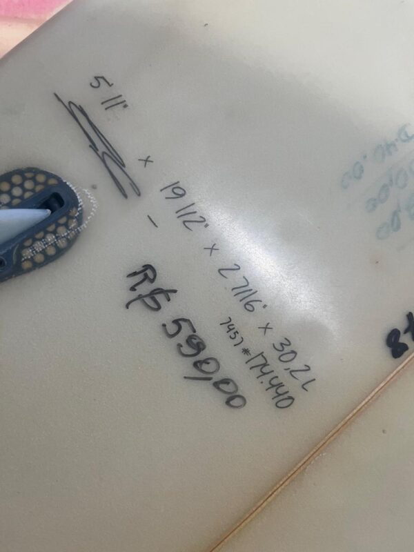 Prancha Surf JS 5'11" Importada Seminova com Deck e Quilhas