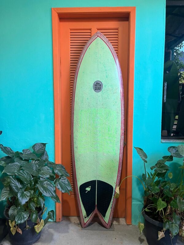 Prancha Surf Fish 6'5" Clássica Seminova com Deck