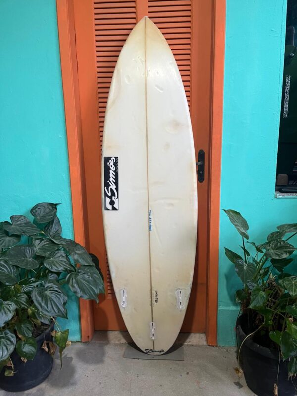 Prancha Surf Simões 5'11" Seminova com Deck
