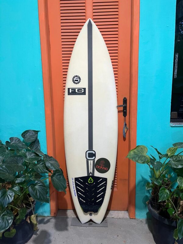 Prancha Surf Concept 5'9" Seminova com Deck