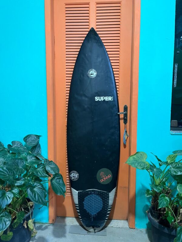 Prancha Surf 5'11 Super Brand Importada Seminova com Deck
