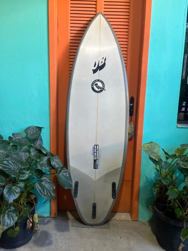 Prancha Surf UB 5'11" Seminova com Deck