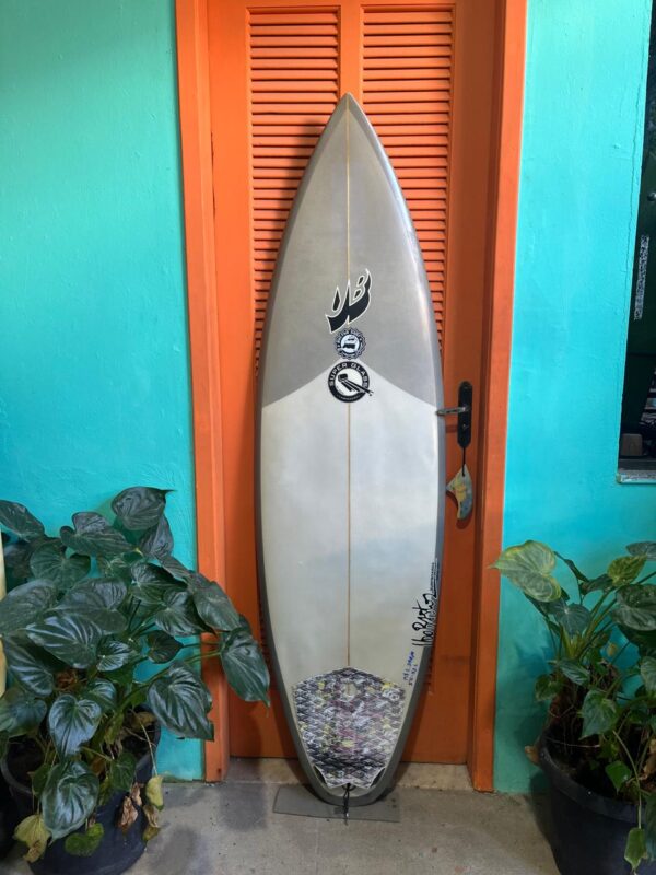 Prancha Surf UB 5'11" Seminova com Deck